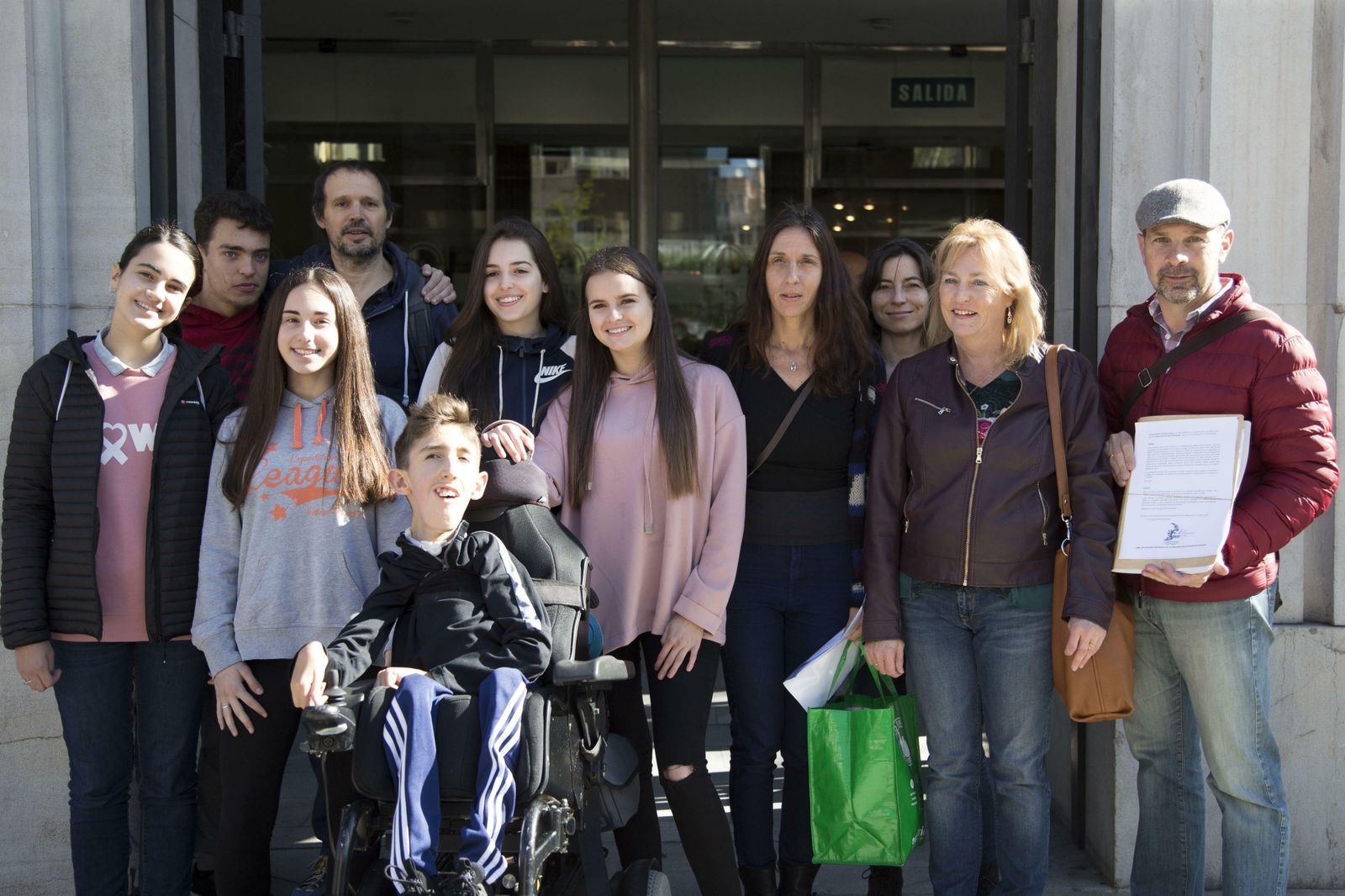 Choque entre la Junta y la familia de Camilo por sus cuidados