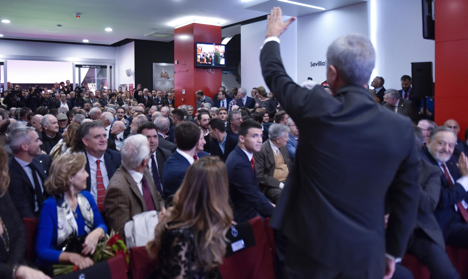 Las imágenes de la entrega del Dorsal del Leyenda a Pablo Blanco