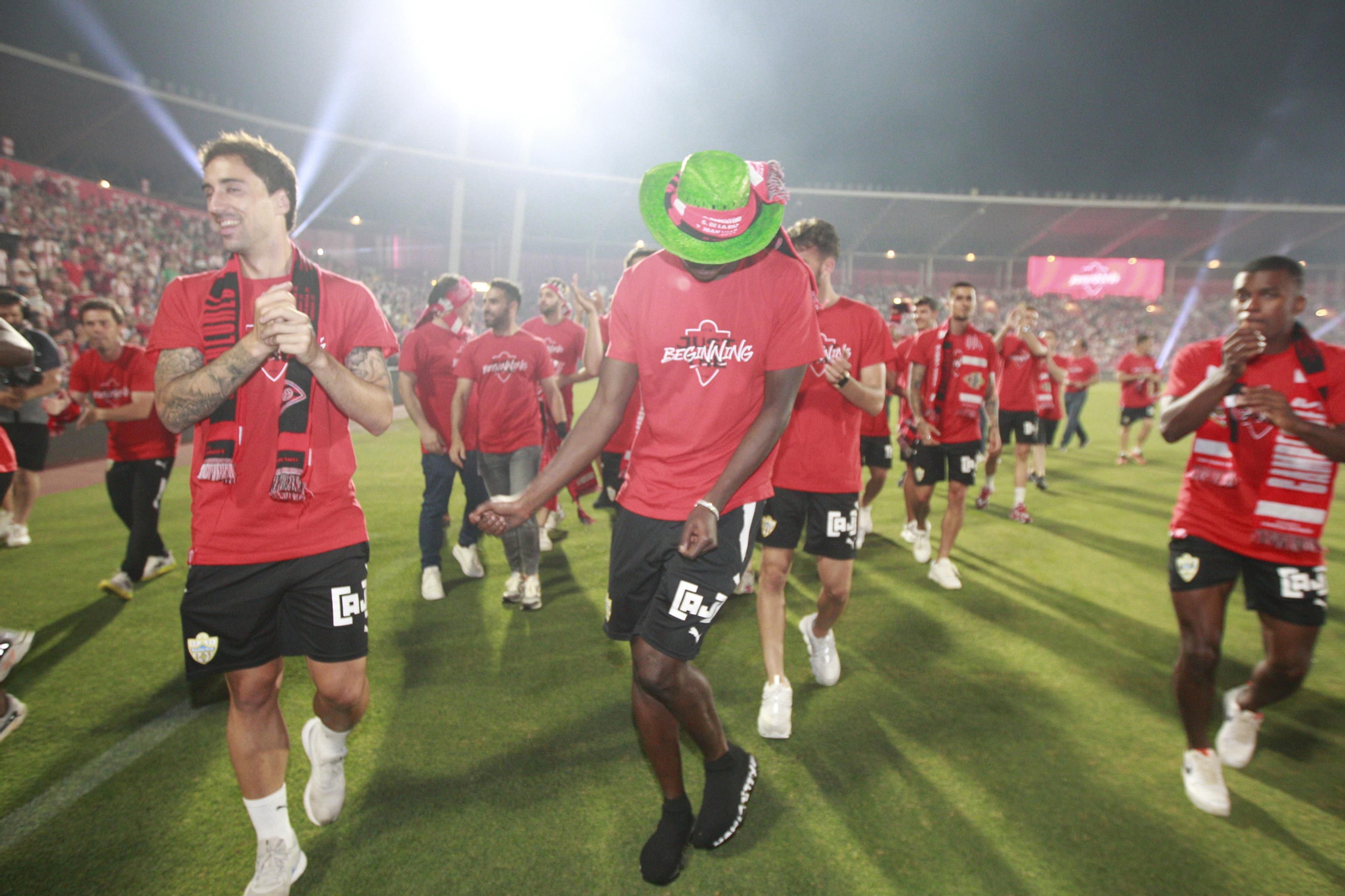 Las imágenes de la fiesta del ascenso de la U.D. Almería en el Estadio Mediterráneo.
