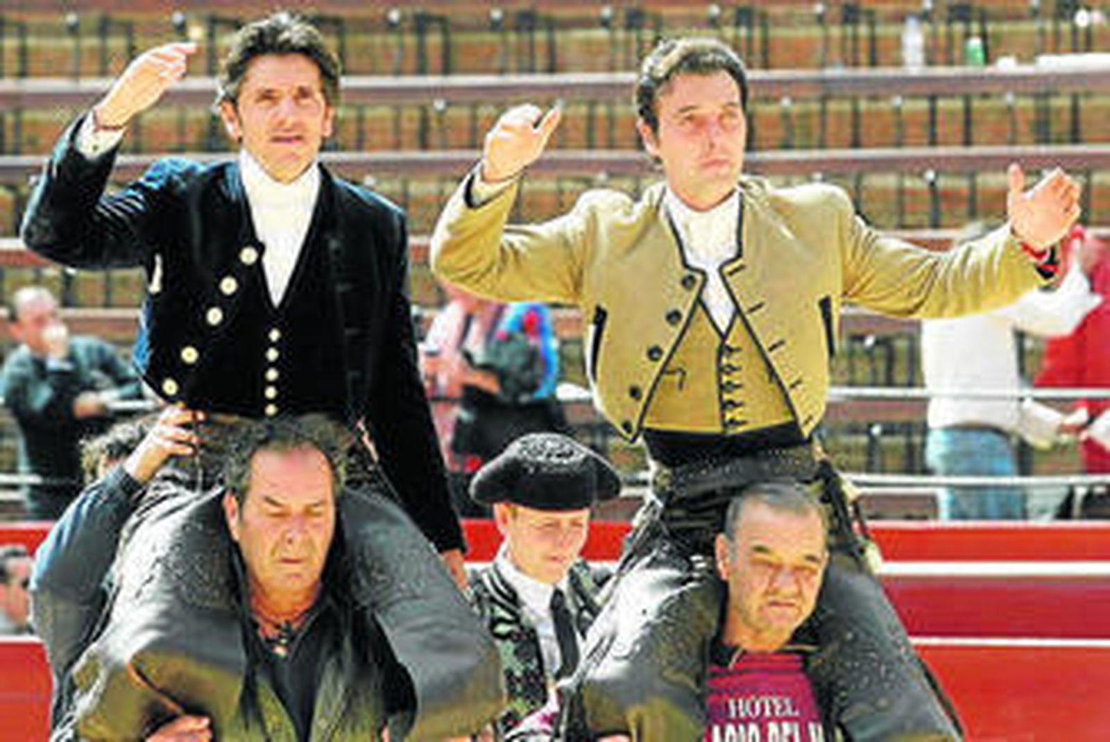 Diego Ventura y Andy Cartagena salen a hombros en Valencia.