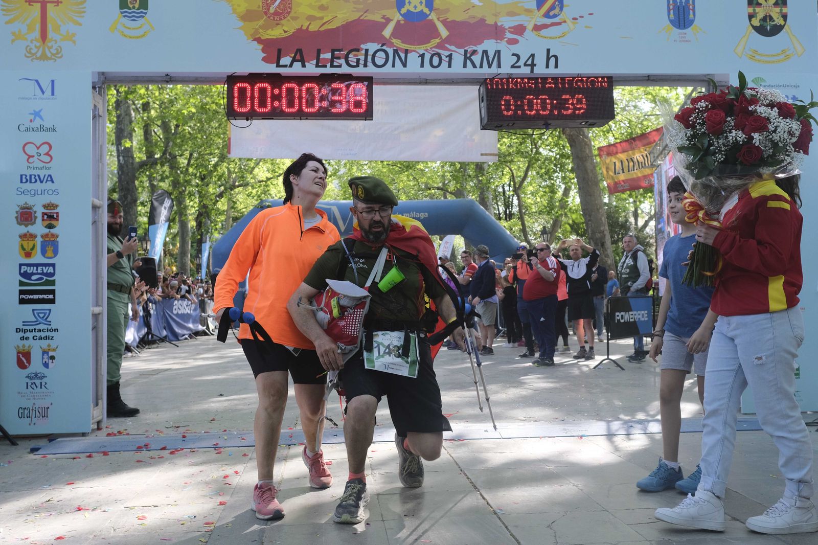 Cierre de la meta de los 101 kilómetros de la Legión, en fotos.