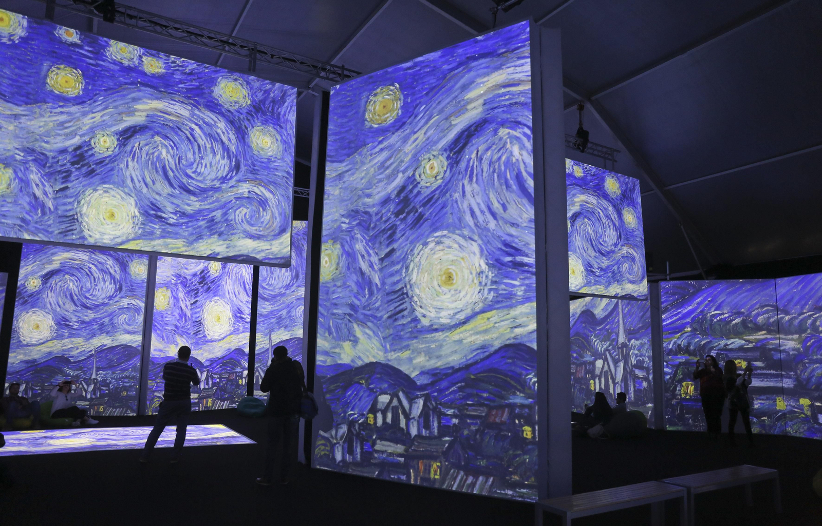 La exposición 'Van Gogh Alive', en el Muelle Uno.