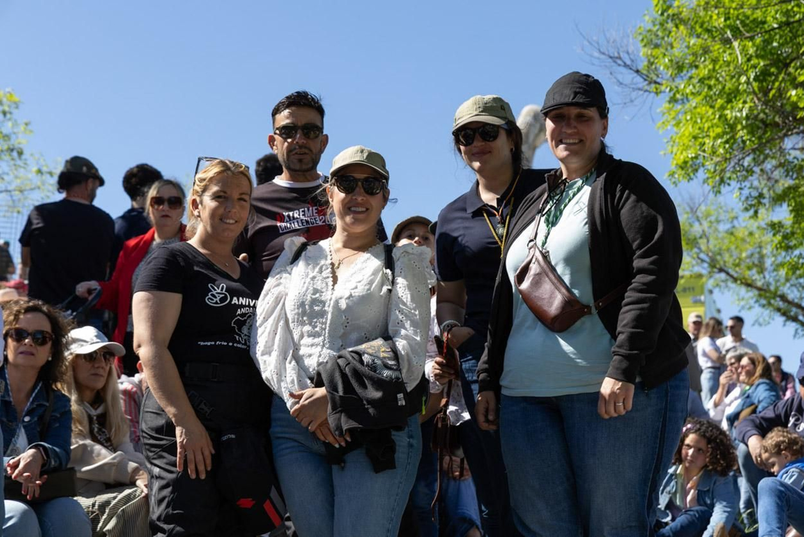 Miles de romeros acuden al encuentro de la Virgen de la Cabeza en su romería