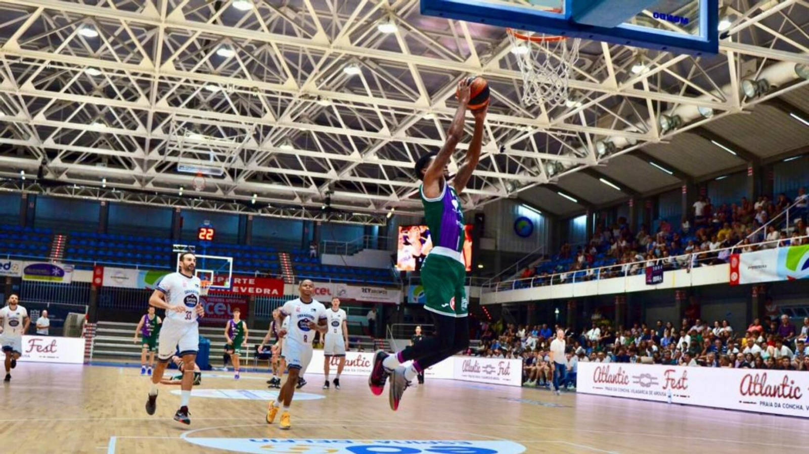 Tyson Carter realiza un mate.