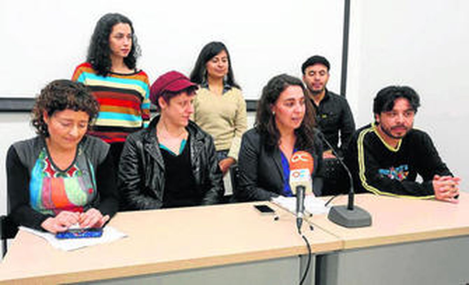 La concejala Carmen Sánchez, flanqueada por Germán Corona y Lydia Margules.