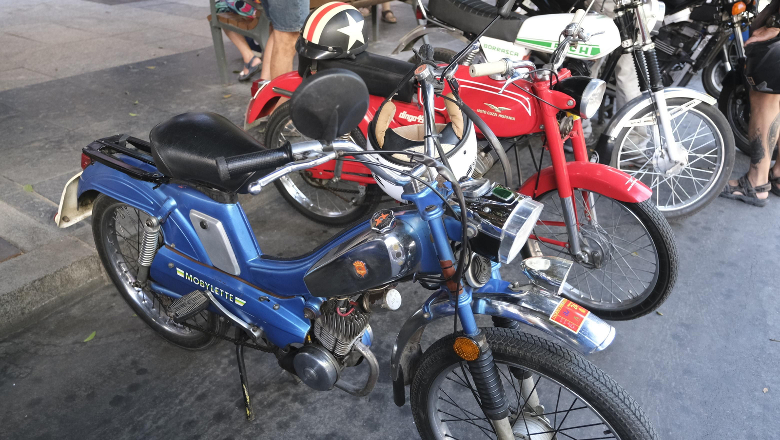 Las motos antiguas dan brillo a la Feria de Almería