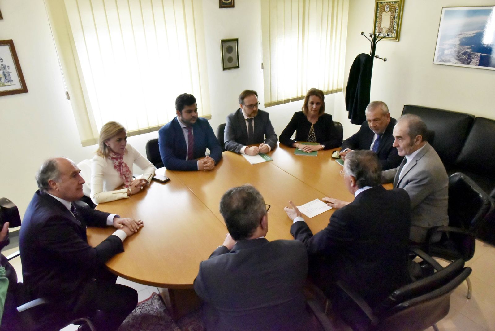 La reunión entre los responsables de la Junta y de los órganos judiciales