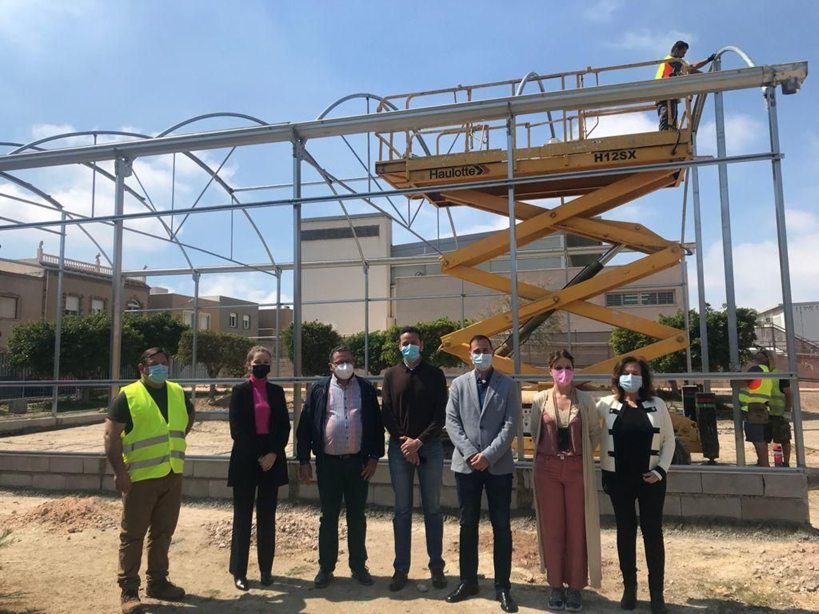 El delegado visitó el centro para conocer el proyecto.