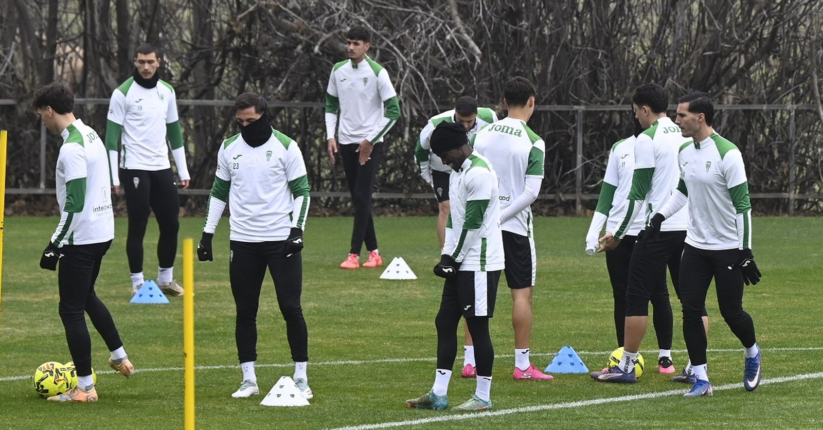 Los jugadores del Córdoba CF se ejercitan en la Ciudad Deportiva.
