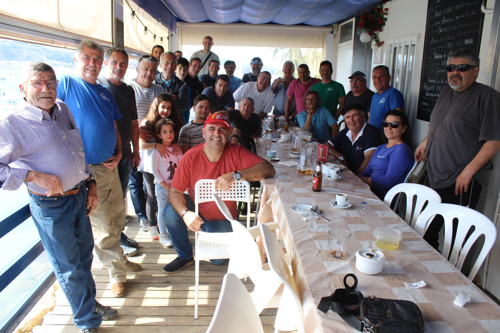 Los miembros del Club Náutico celebraron una comida de hermandad con las capturas logradas.