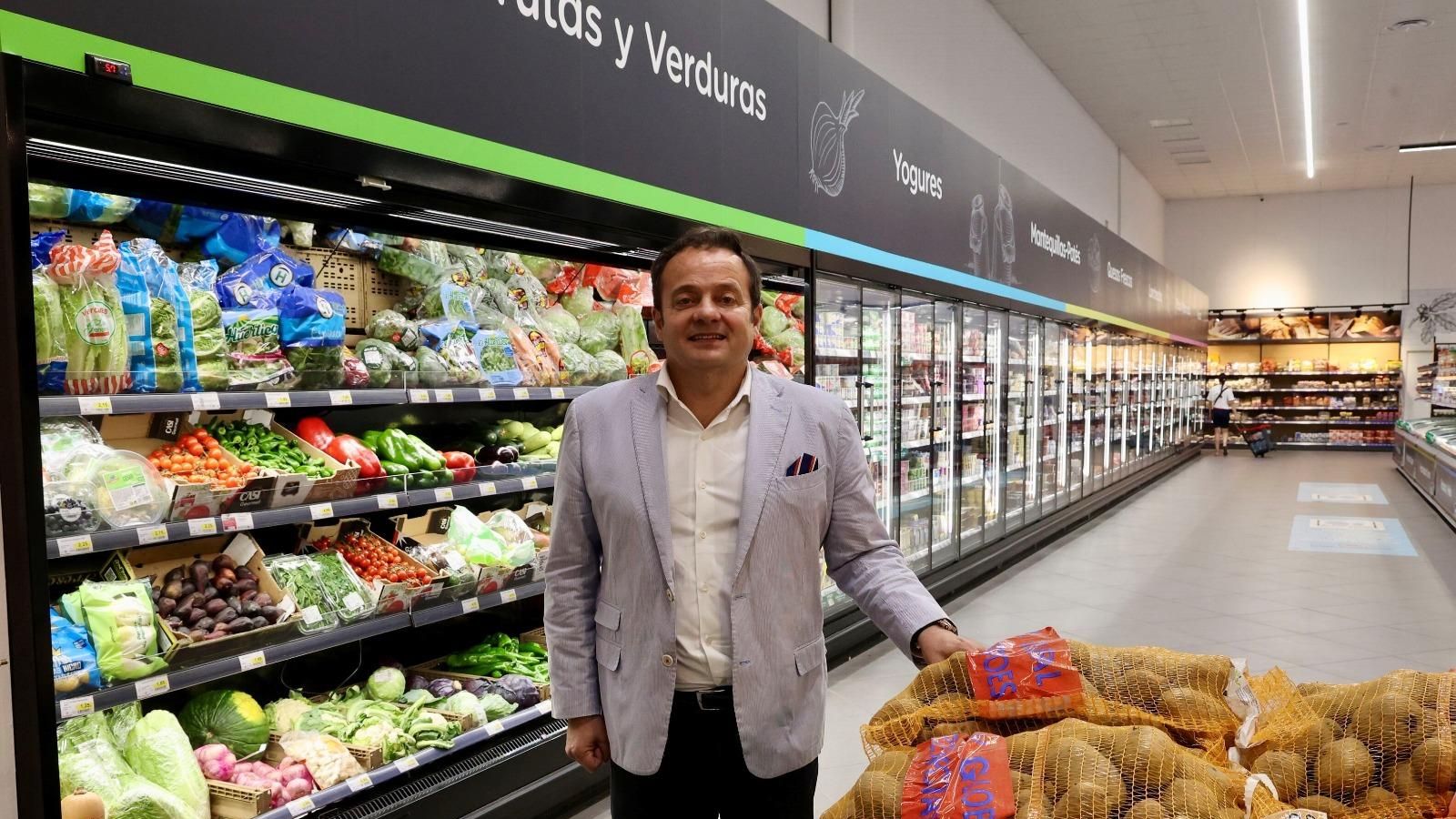 Francisco Díaz Cadenas en uno de sus supermercados