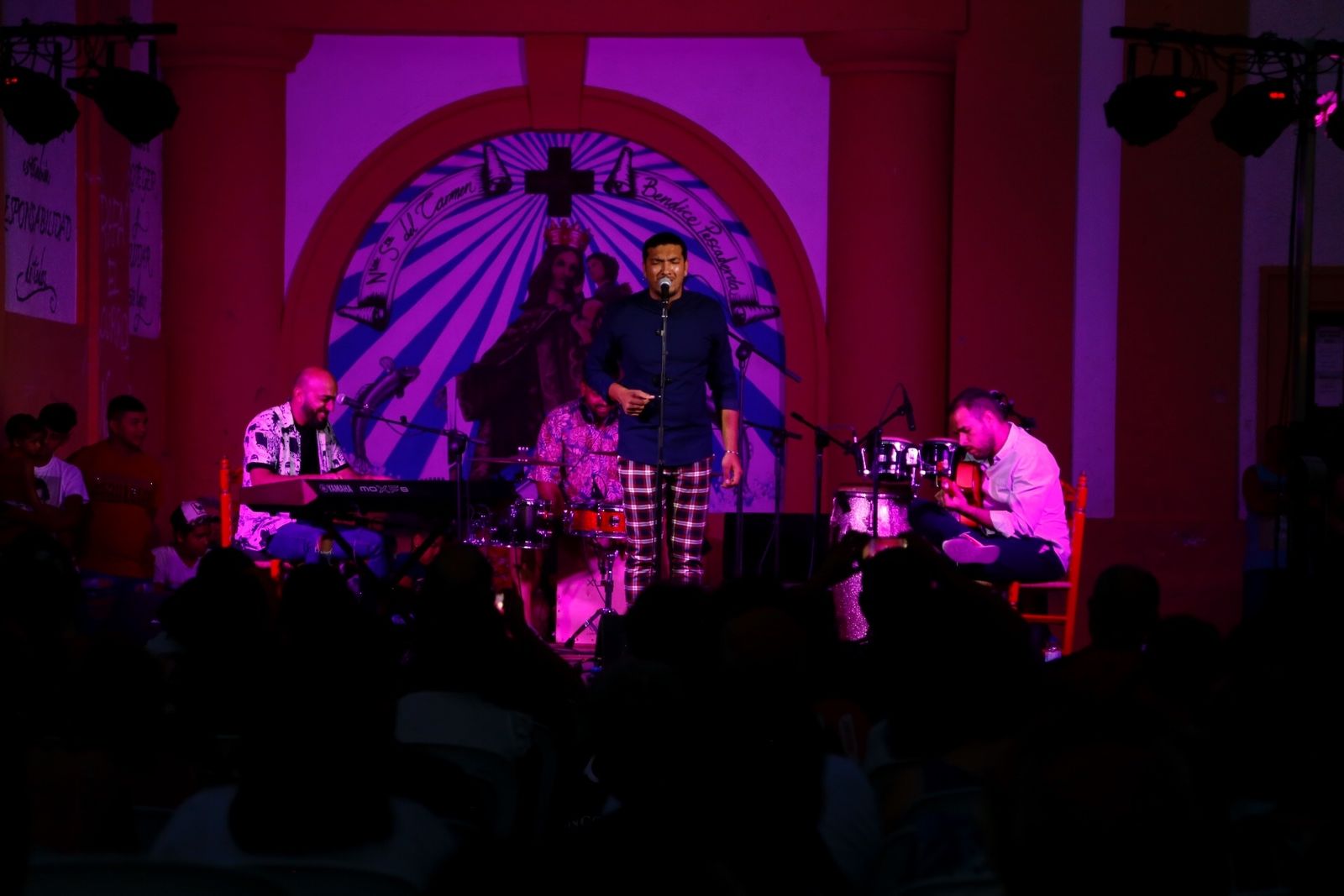 Edu García durante su actuación en la plaza de San Roque.