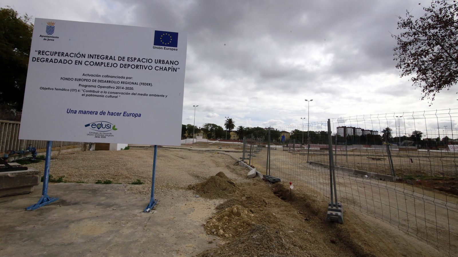 Aspecto que presentan las obras de la nueva zona deportiva de Chapín.