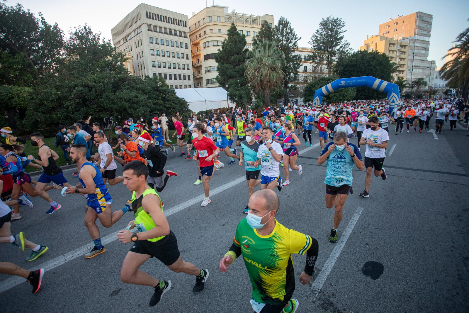 La V San Silvestre gaditana, en imágenes