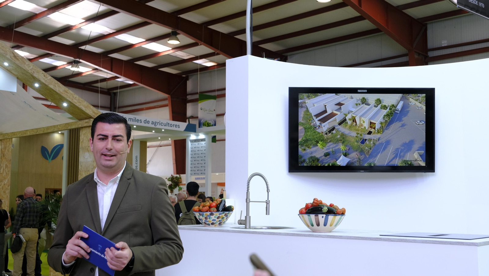 El alcalde, José Francisco Garrido, presentando el proyecto.