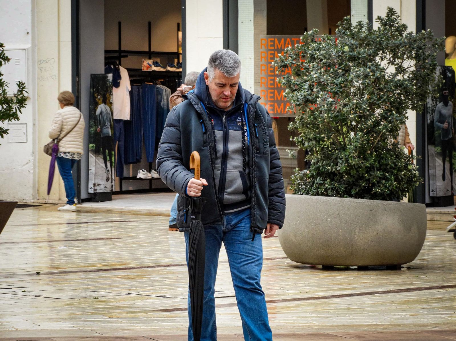Fotografías del ambiente en la ciudad durante la mañana del lunes