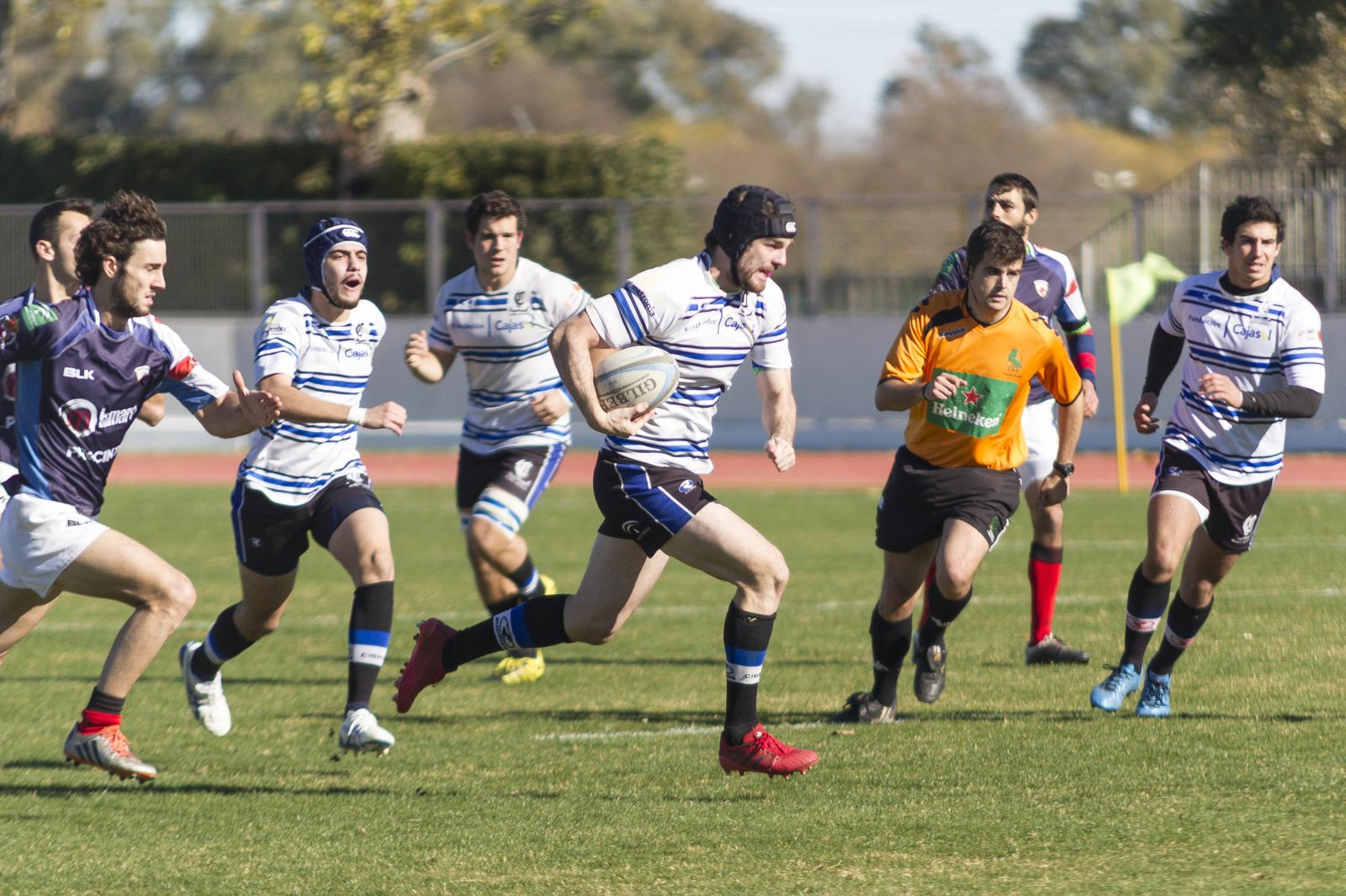 Una imagen del claro dominio del Ciencias sobrepasando al URA.