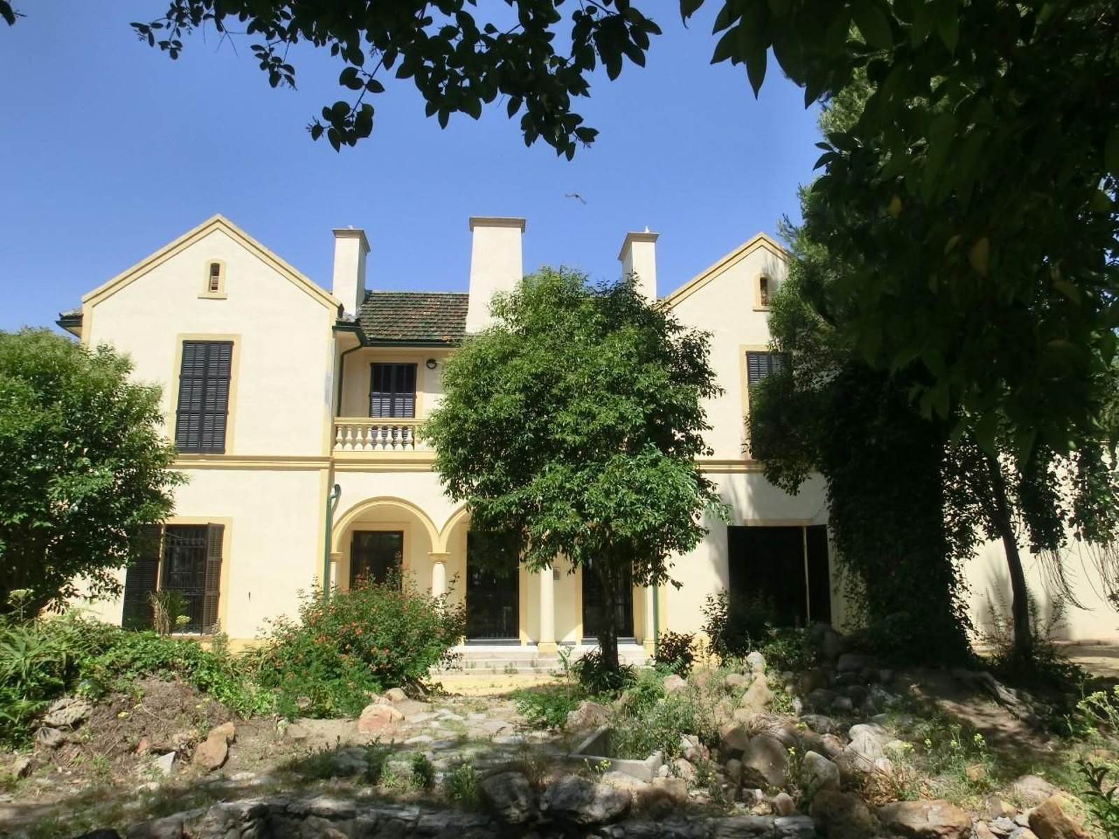 Fachada principal de Villa Smith, sede de la Mancomunidad de Municipios del Campo de Gibraltar.