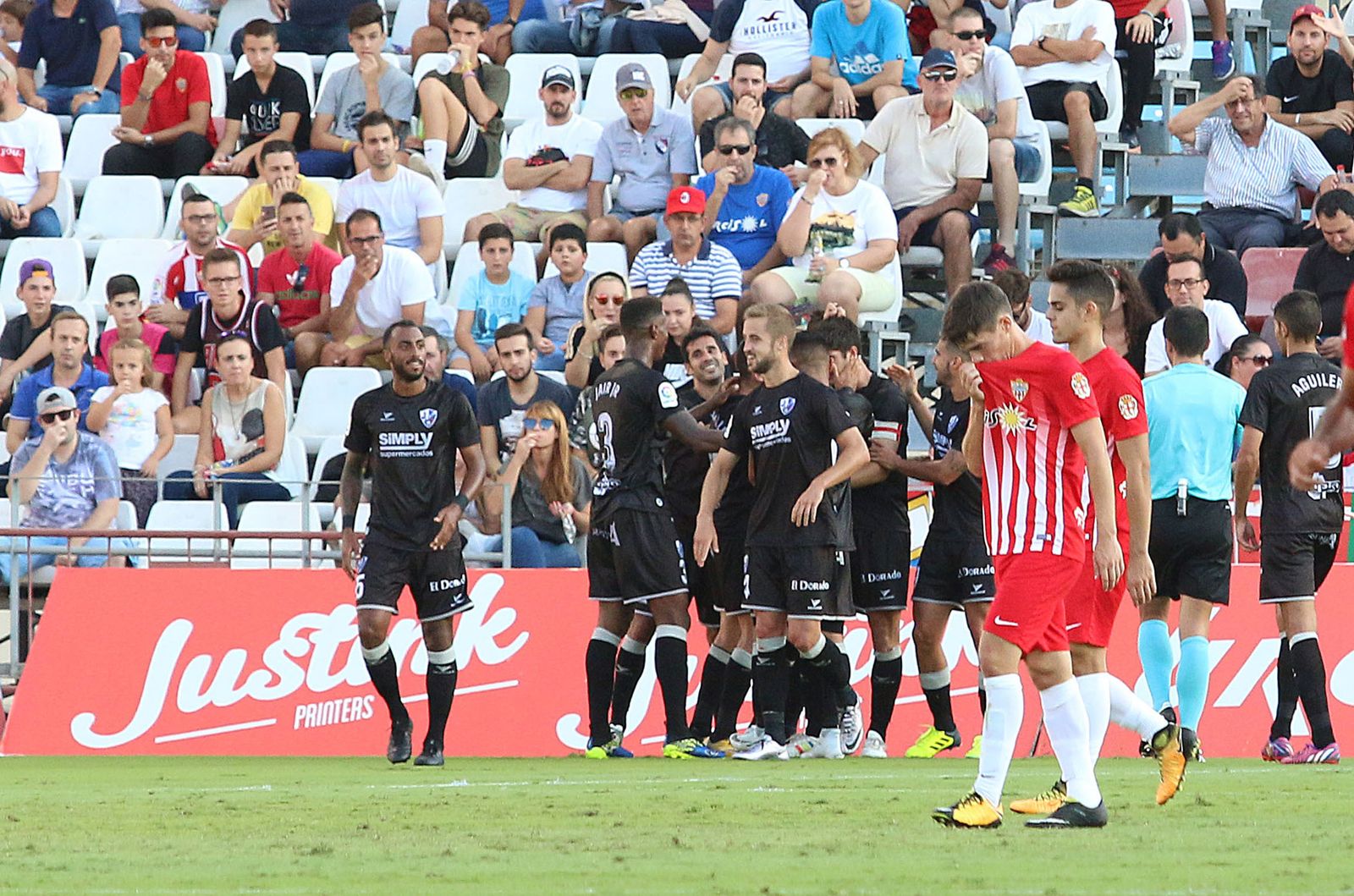 Los jugadores del Huesca celebran uno de sus tantos en los Juegos Mediterráneos.