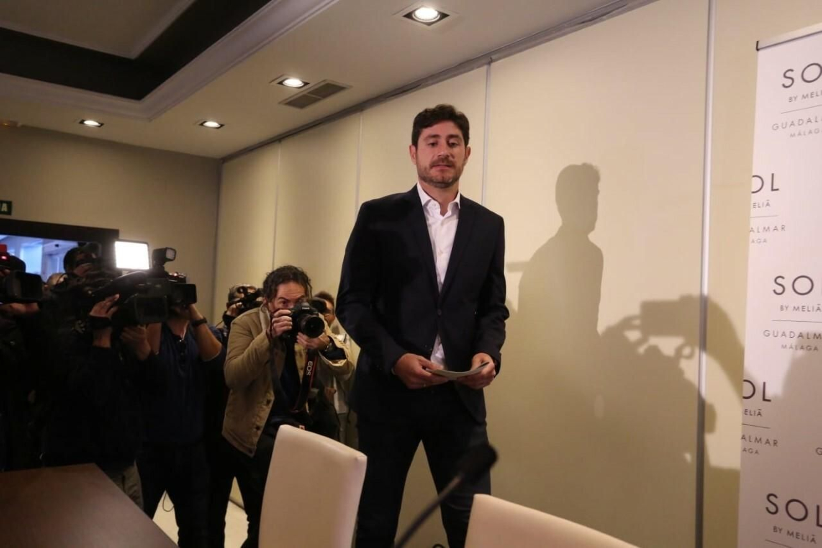 Las fotos de la rueda de prensa de Víctor