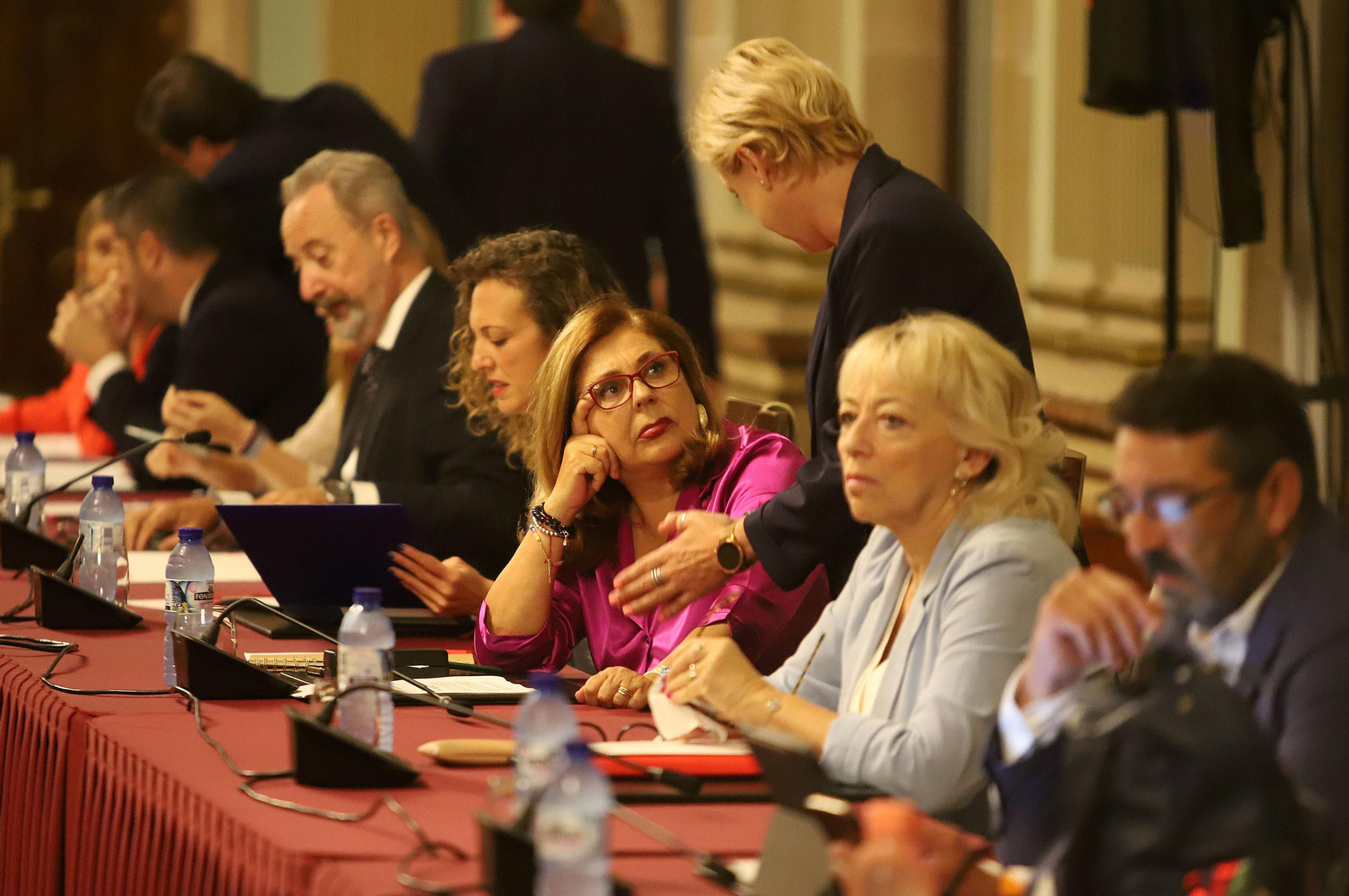 Imágenes del pleno municipal del Ayuntamiento de Huelva