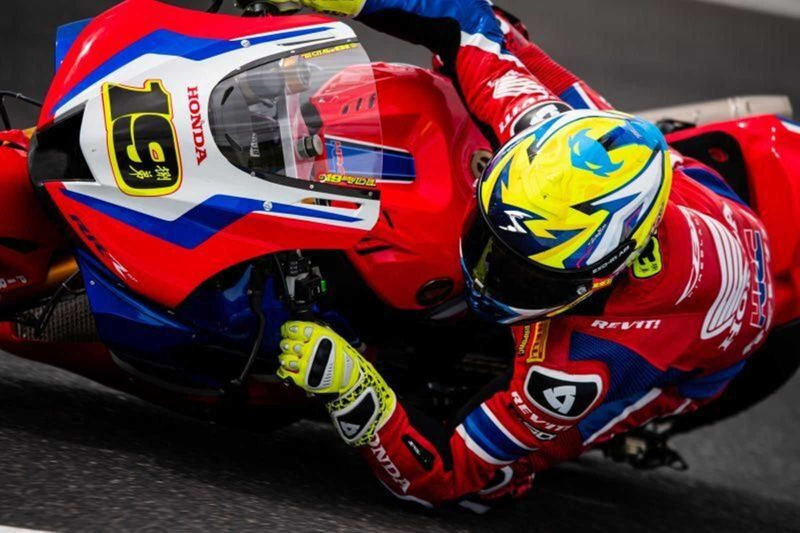 Álvaro Bautista, con la Fireblade en Phillip Island en la carrera inaugural de la temporada.