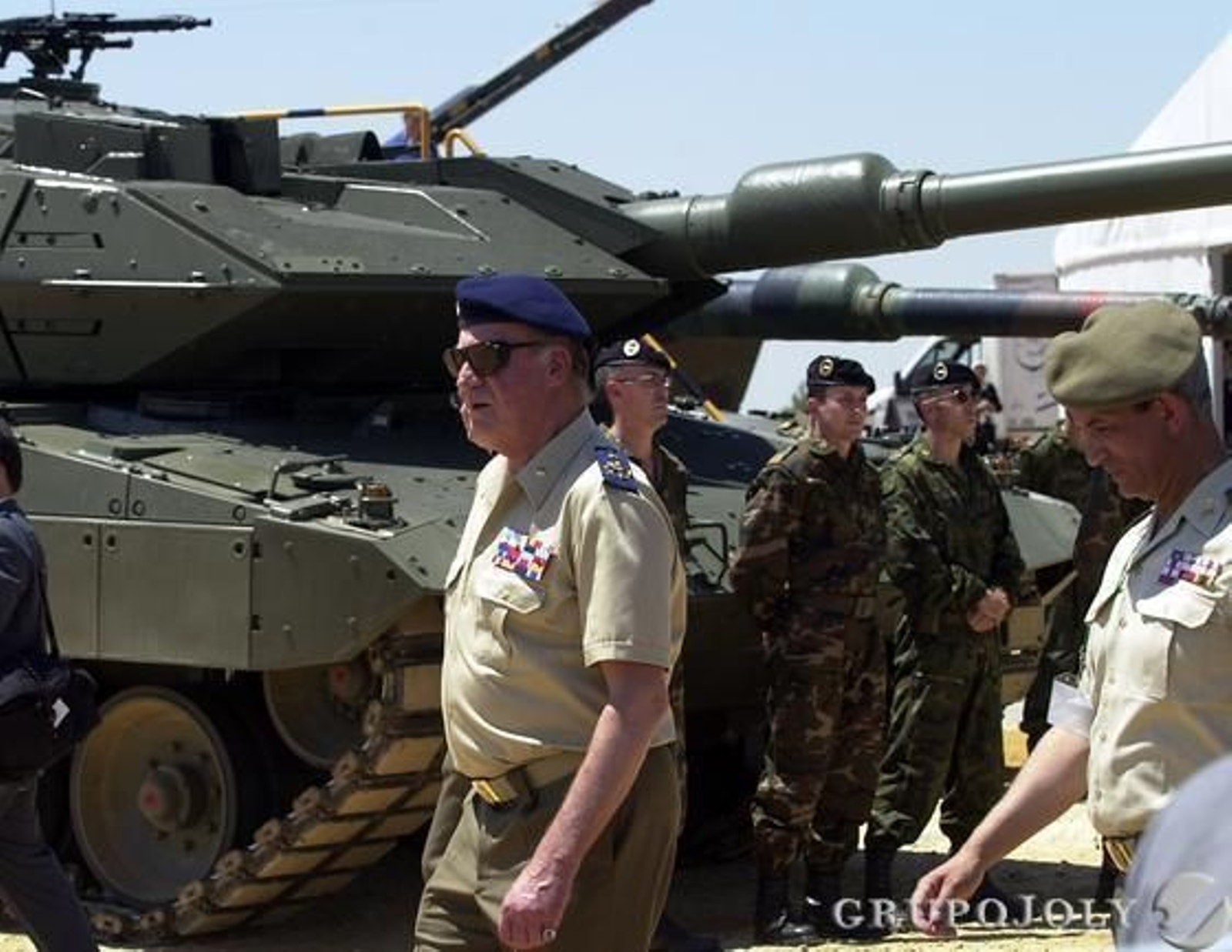 En la planta de Santa Bárbara Sistemas, de Alcalá de Guadaíra, en 2004.

Foto: D.S.