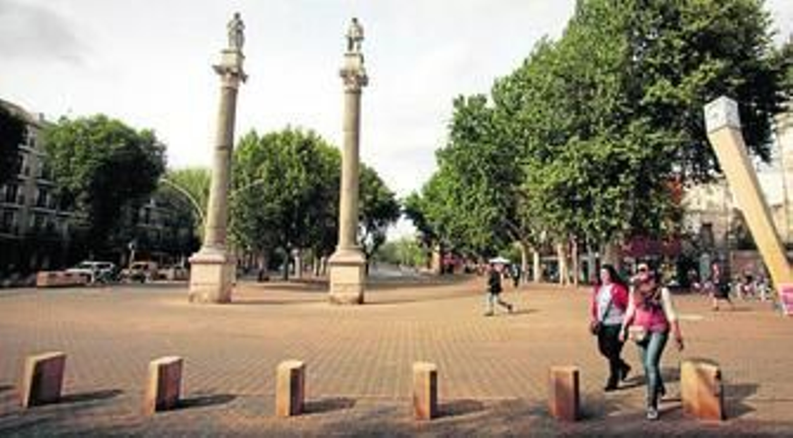 Panorámica general de la Alameda de Hercules, donde el gobierno local quiere hacer un aparcamiento subterráneo.