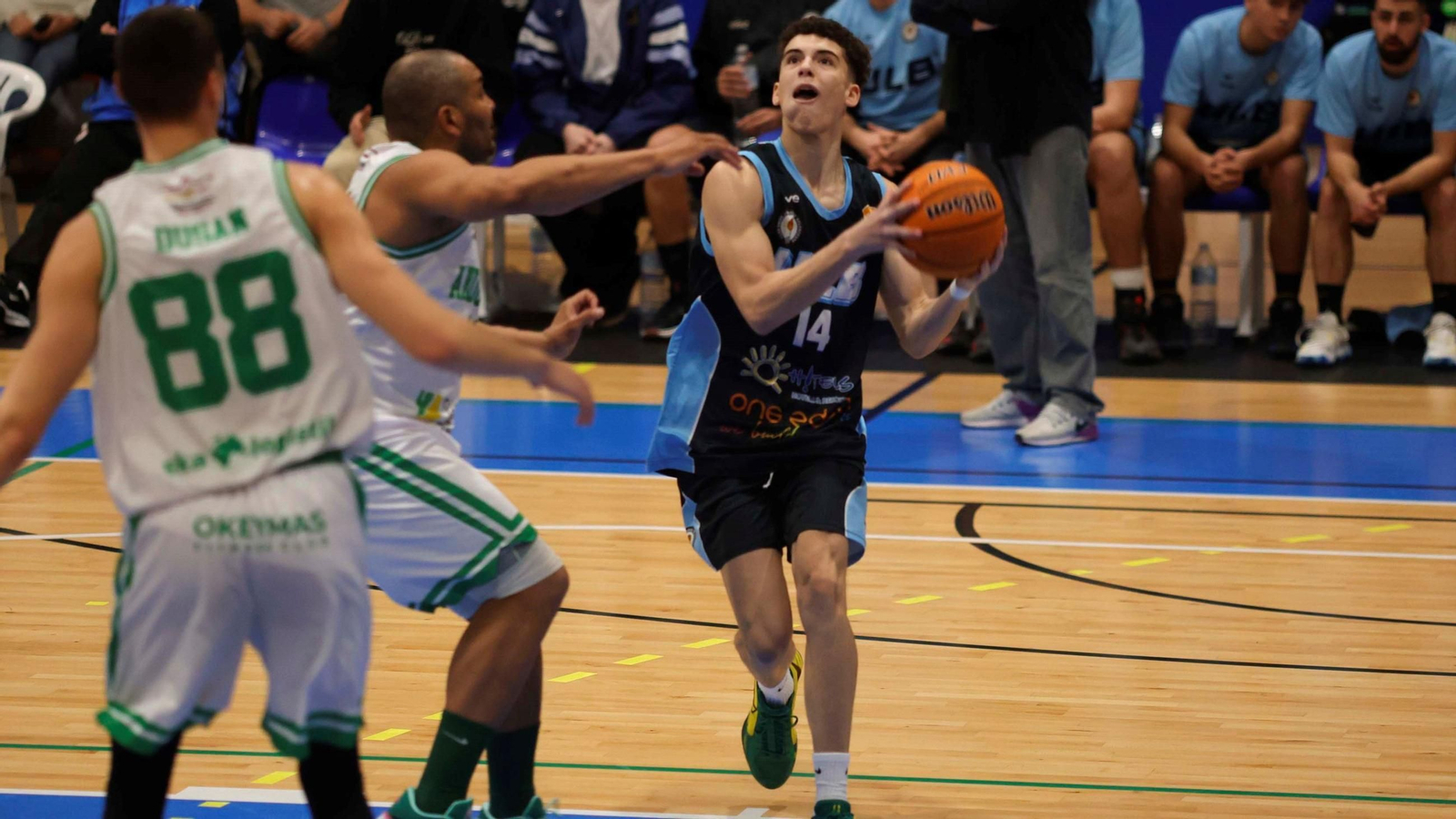 El junior Álex Caballero, durante el ULB-Andujar de este sábado