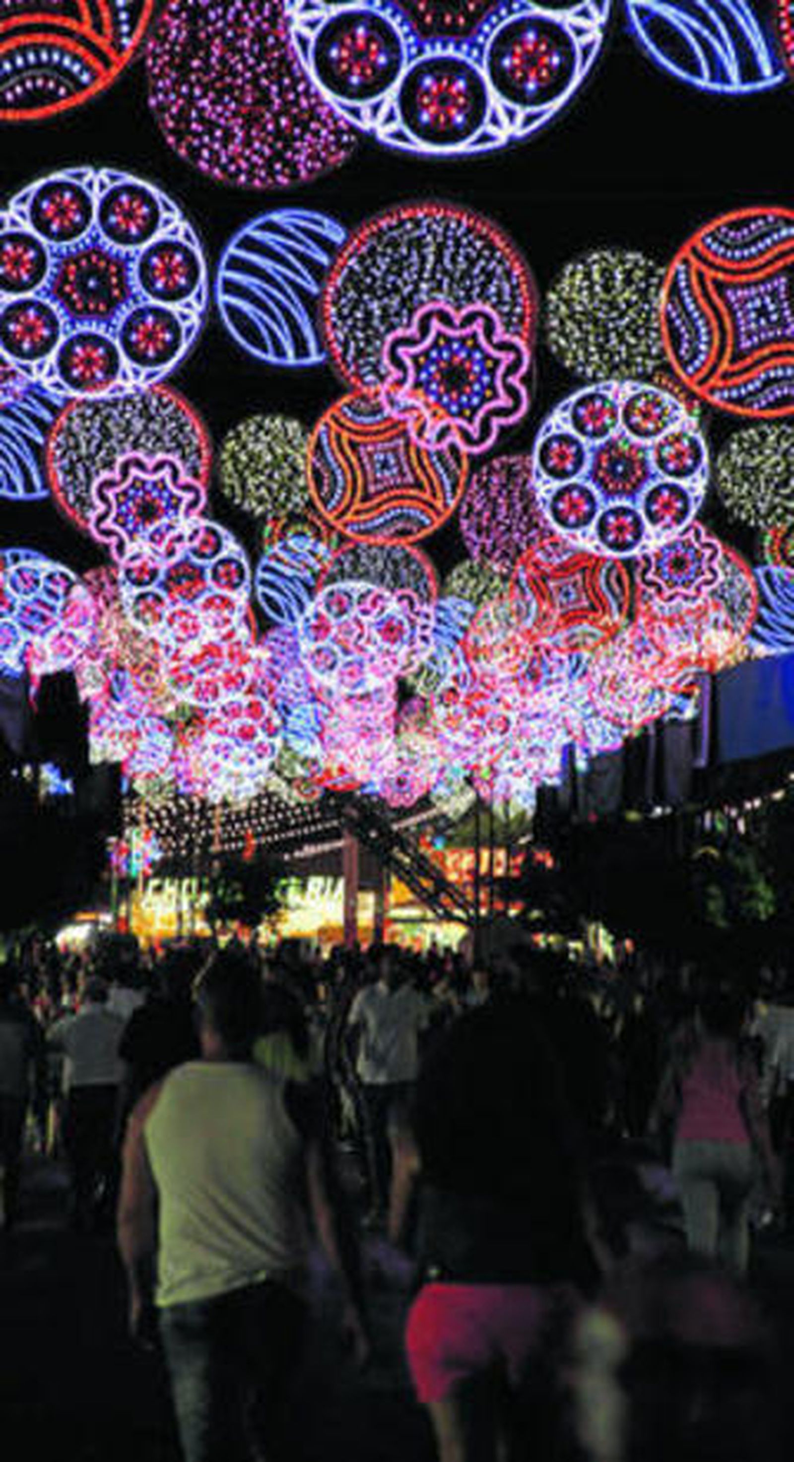 Las calles del Real, anoche, abarrotadas.