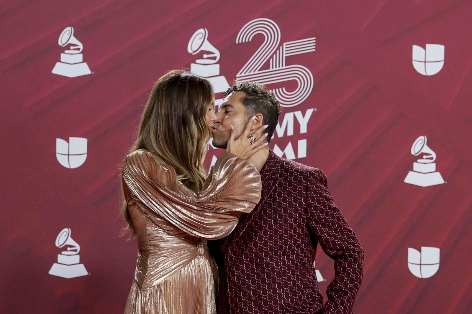 Todos los famosos, tendencias y curiosidades en la alfombra roja de la 25 edición de los Grammy Latinos