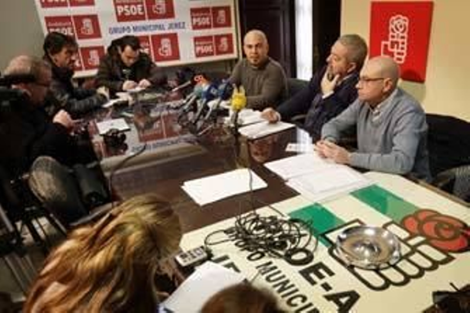 La oposición se une para luchar contra la exclusión social