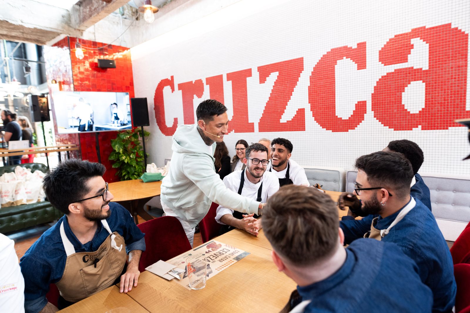 Las fotos de jugadores del Betis y del Sevilla en la Cruzcampo