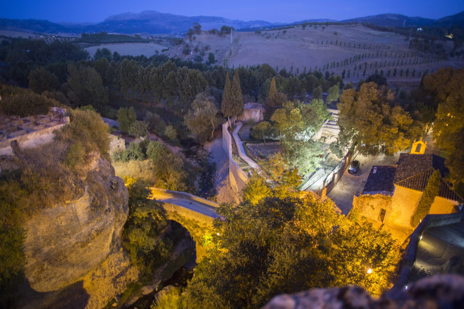 Zona próxima a los Baños Árabes por la que discurrirá el vial alternativo al Puente Nuevo. Zona próxima a los Baños Árabes por la que discurrirá el vial alternativo al Puente Nuevo.
