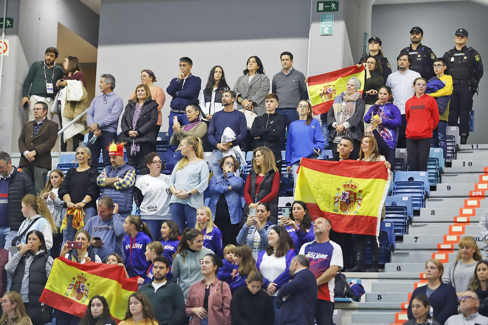 Ambiente en las gradas en el partido de la selección Española femenina de baloncesto contra Islnadia