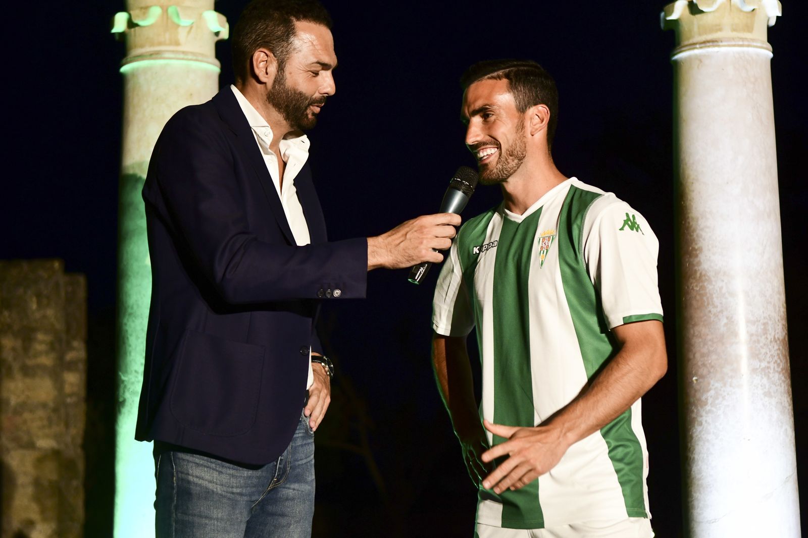 El Córdoba CF presenta sus nuevas camisetas en Medina Azahara