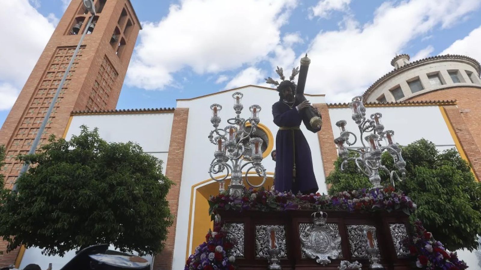 El Nazareno de la Caridad sale de la parroquia de San José Obrero