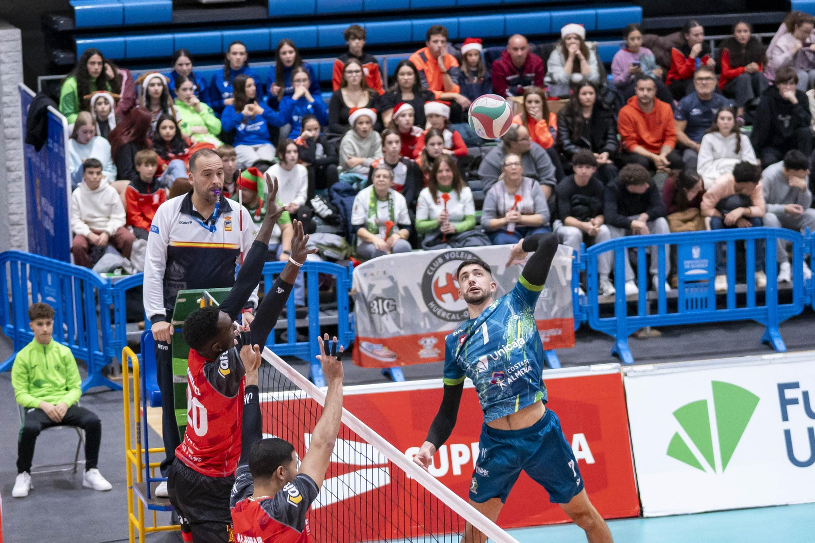 Las imágenes del partido de Superliga entre Unicaja Costa de Almería y Instercap Asisa Tarragona