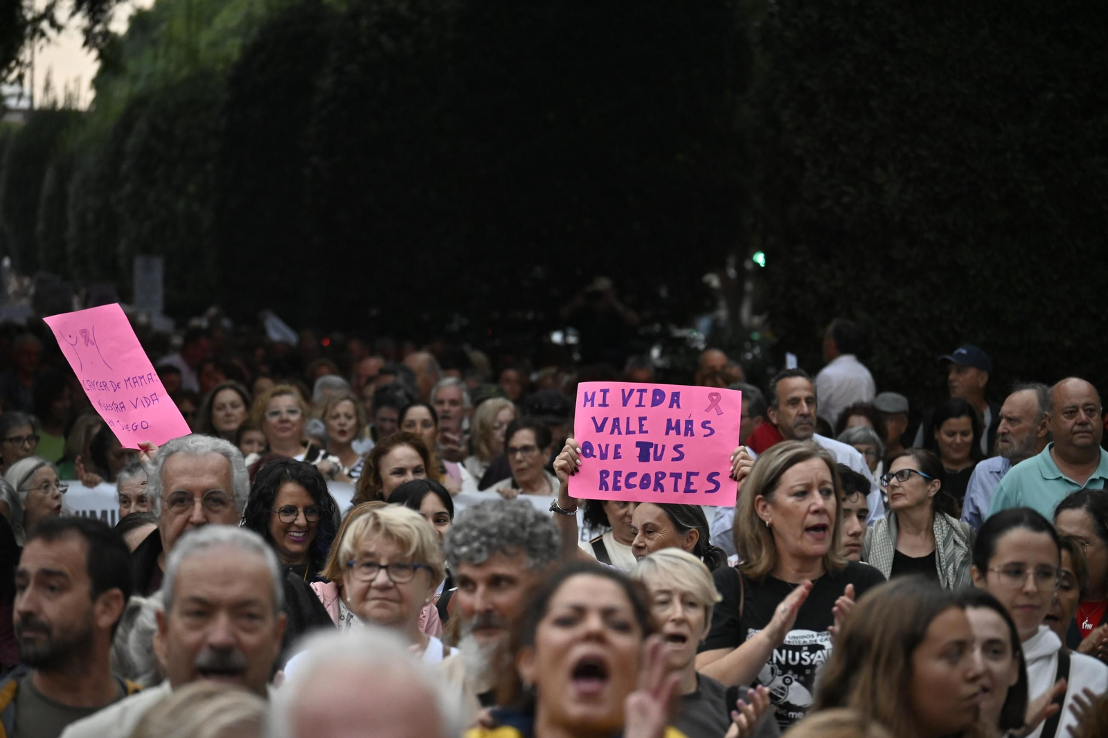 Las mejores imágenes de la manifestación por la sanidad en Huelva