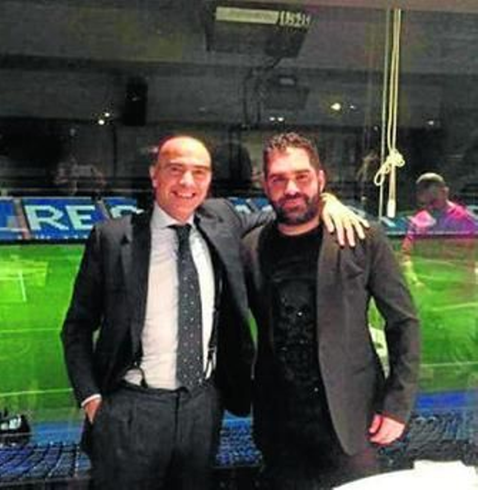 Luis Oliver, junto al presidente del Aris Limassol FC.