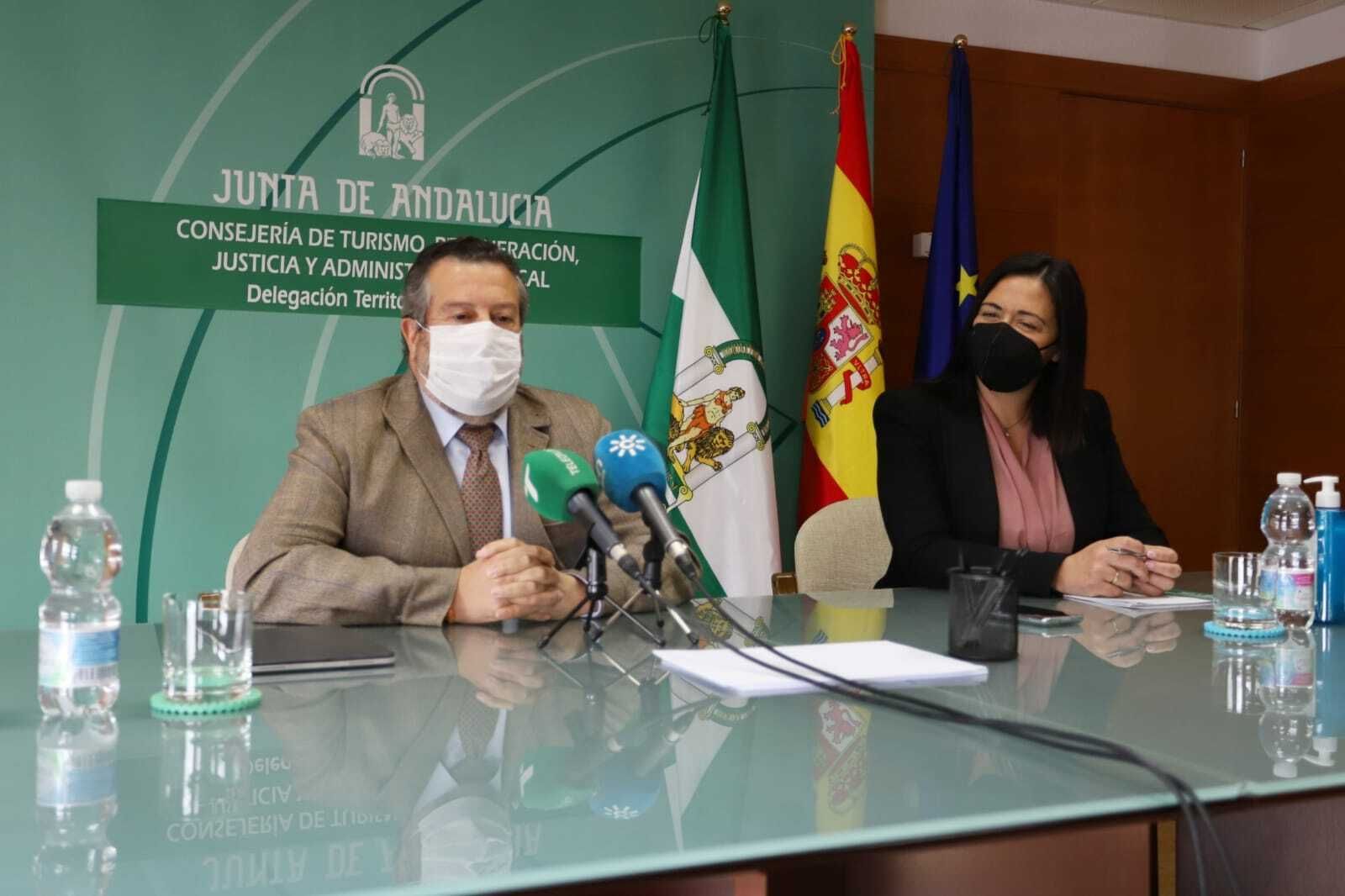 Alfredo Martín y Nuria Gómez, en la rueda de prensa de esta mañana en Huelva.