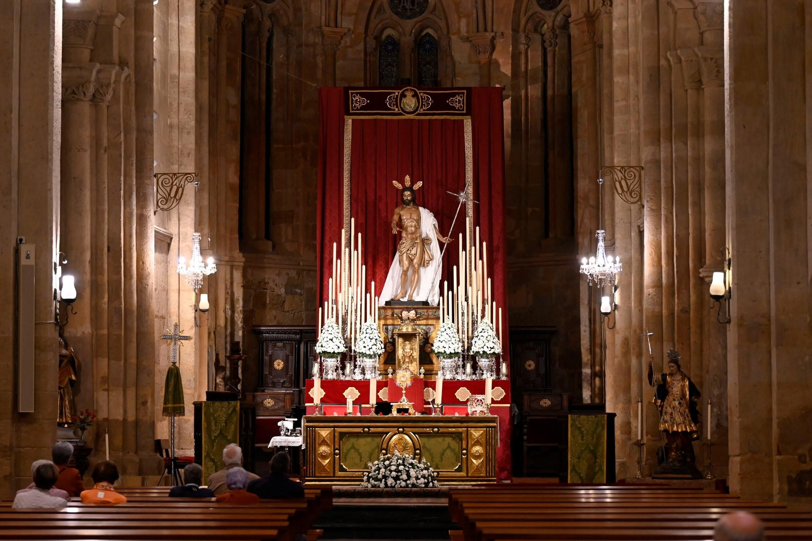 Las imágenes del Resucitado en una cita histórica en la iglesia de Santa Marina de Córdoba