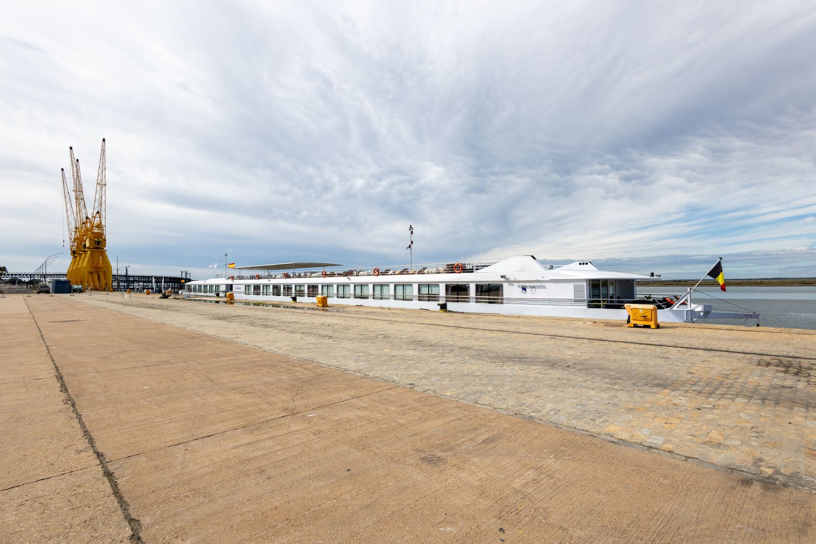 Las impresionantes imágenes del buque La Belle de Cadix en el Puerto de Huelva