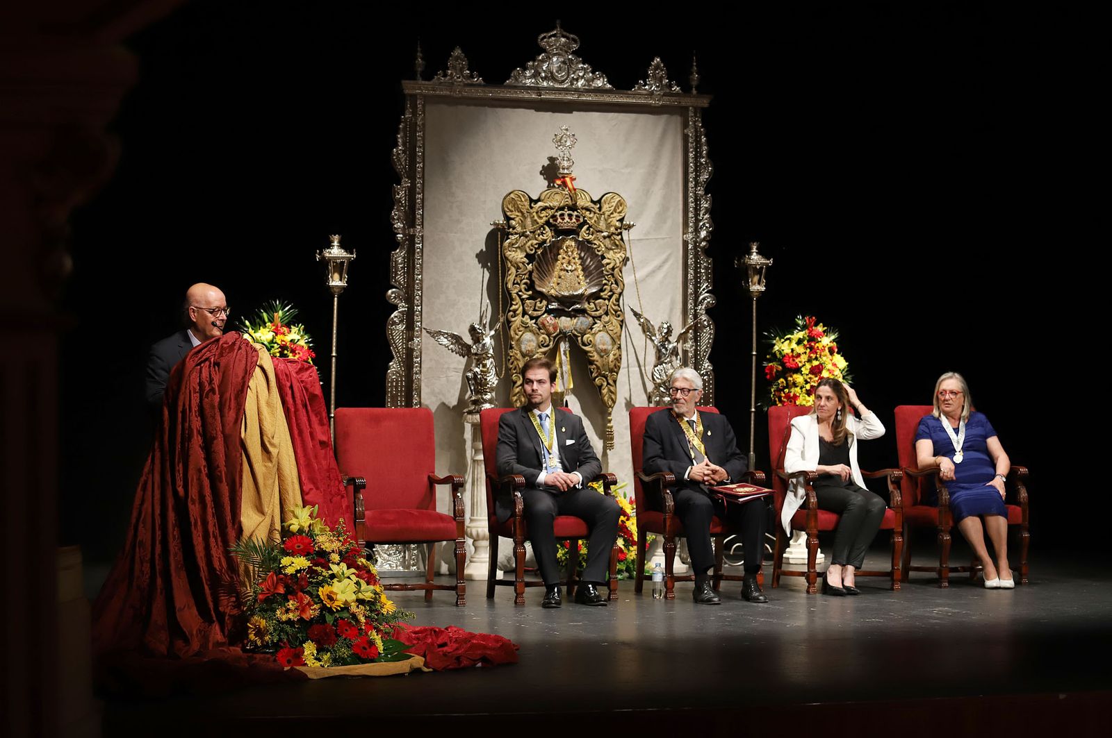 Eduardo Fernández Jurado pregona a la Hermandad de Emigrantes, en imágenes