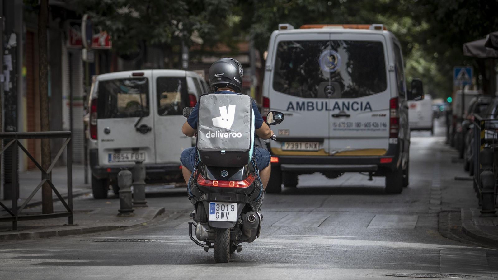 Repartidor de Deliveroo, empresa que dejará de operar en España a partir de septiembre