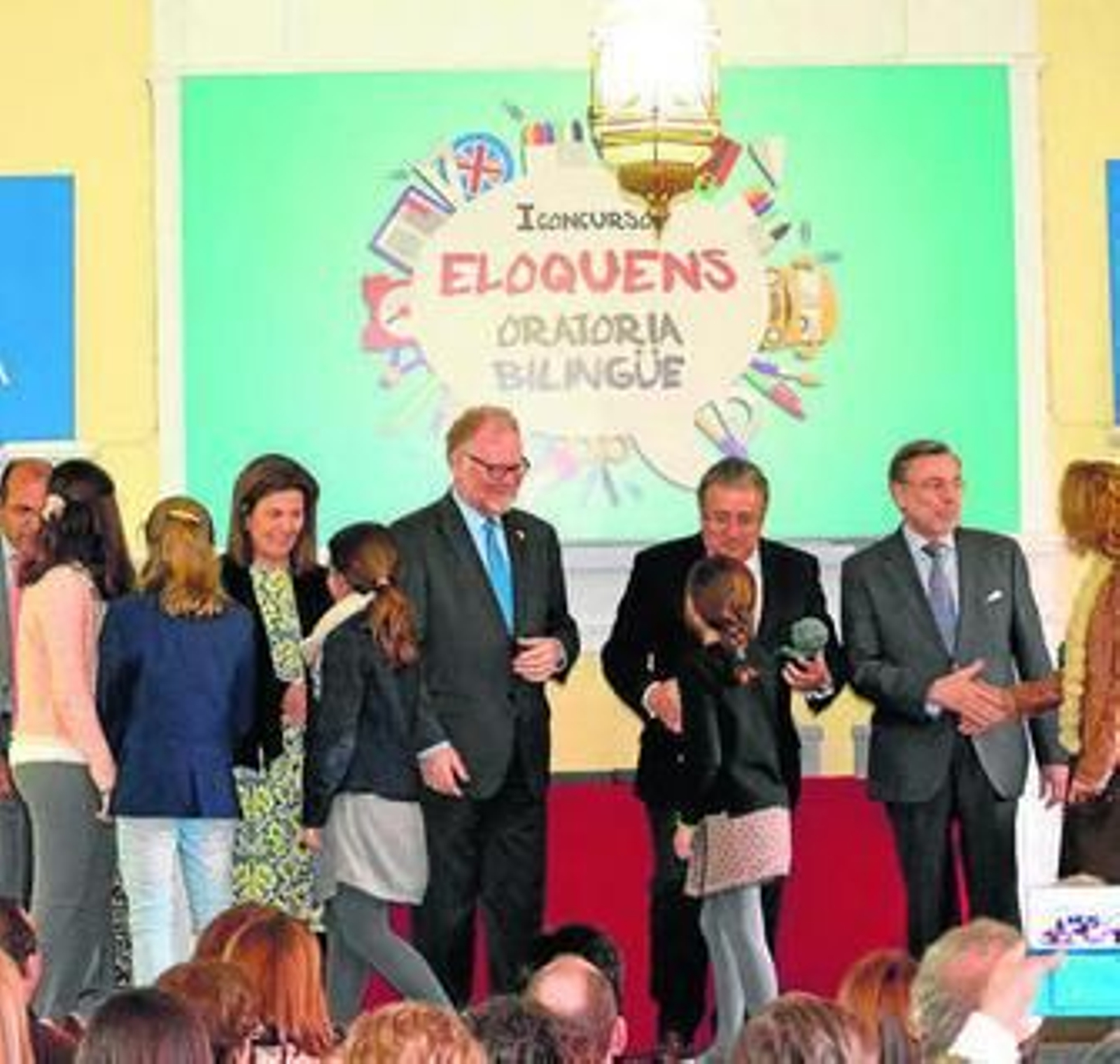 Zoido y el cónsul británico en la entrega de los premios Cicerón.