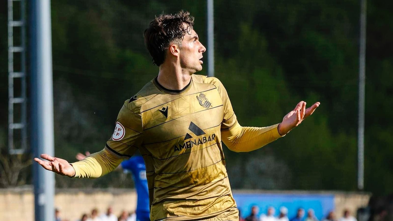 Mikel Goti celebra un gol con el filial de la Real Sociedad en el curso pasado.