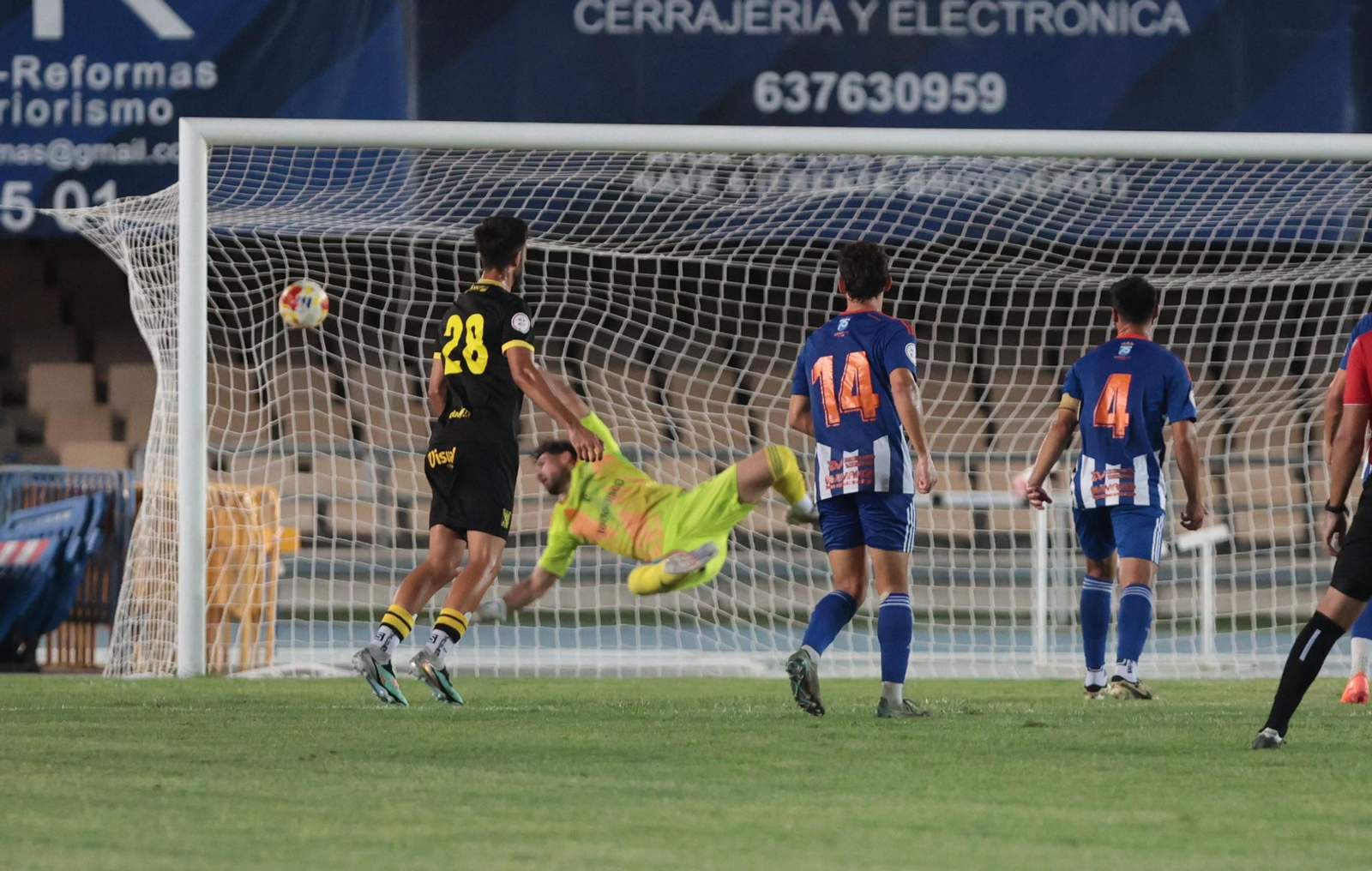 Imágenes del X Trofeo Rafa Verdú entre Xerez CD y Sanluqueño en Chapín