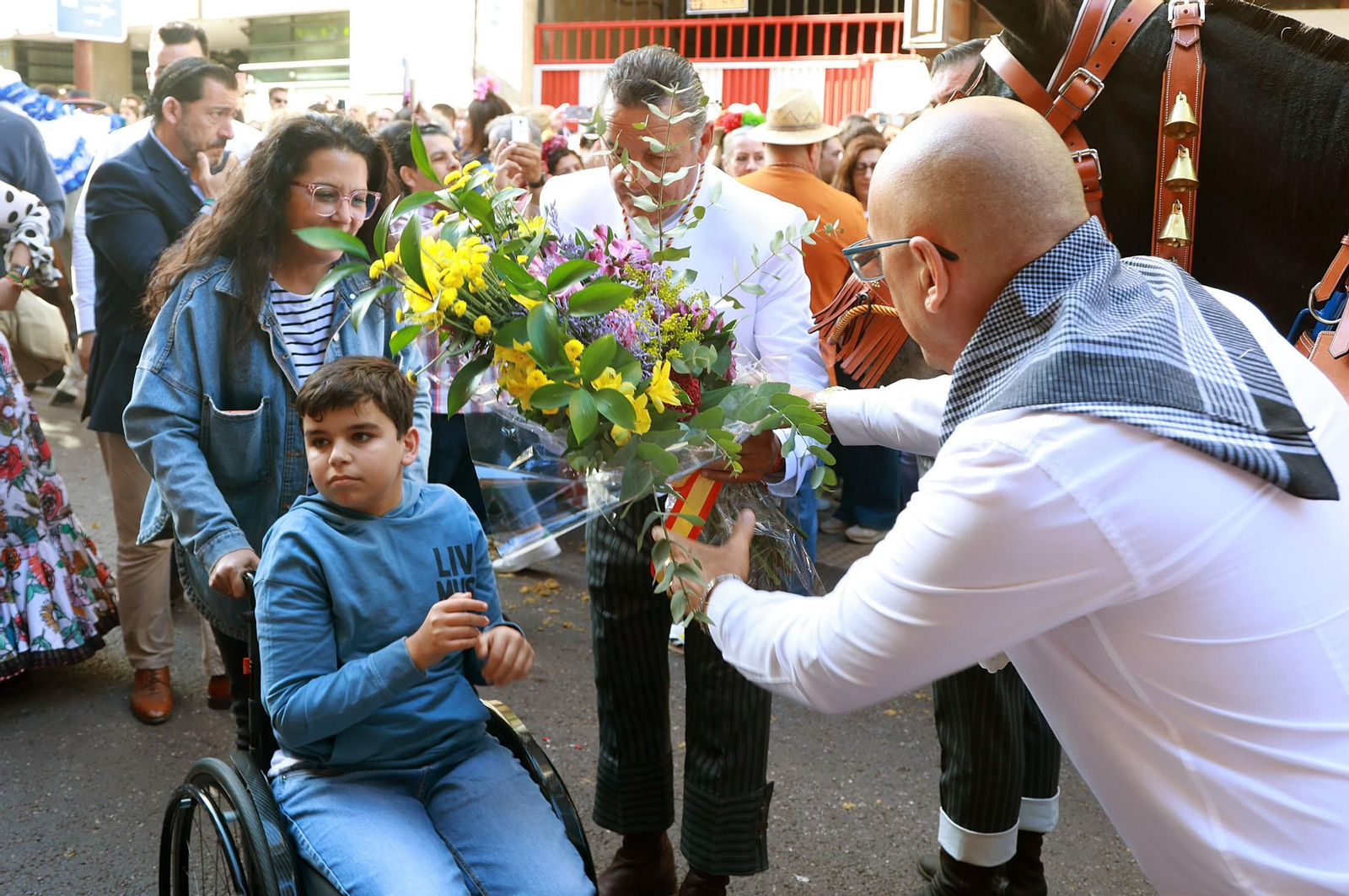 Las mejores imágenes de los peregrinos en la salida de Emigrantes