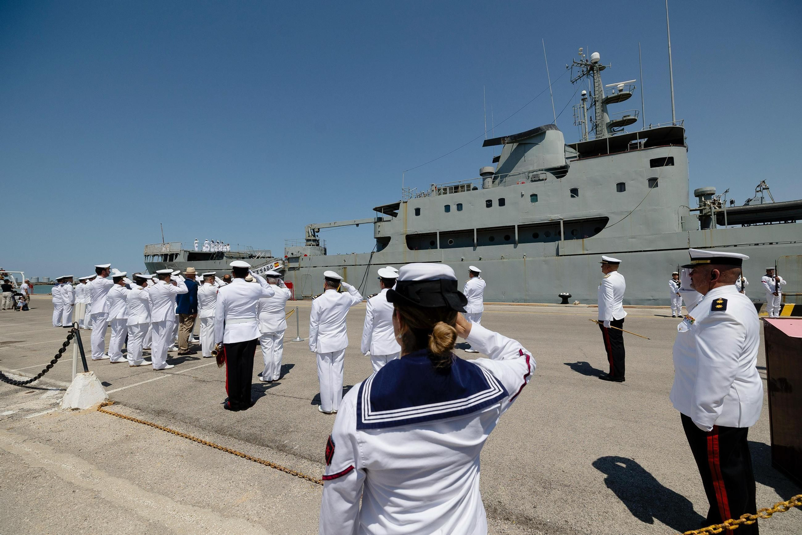 Las imagenes del acto de baja oficial del buque 'Contramaestre Casado' de la Armada